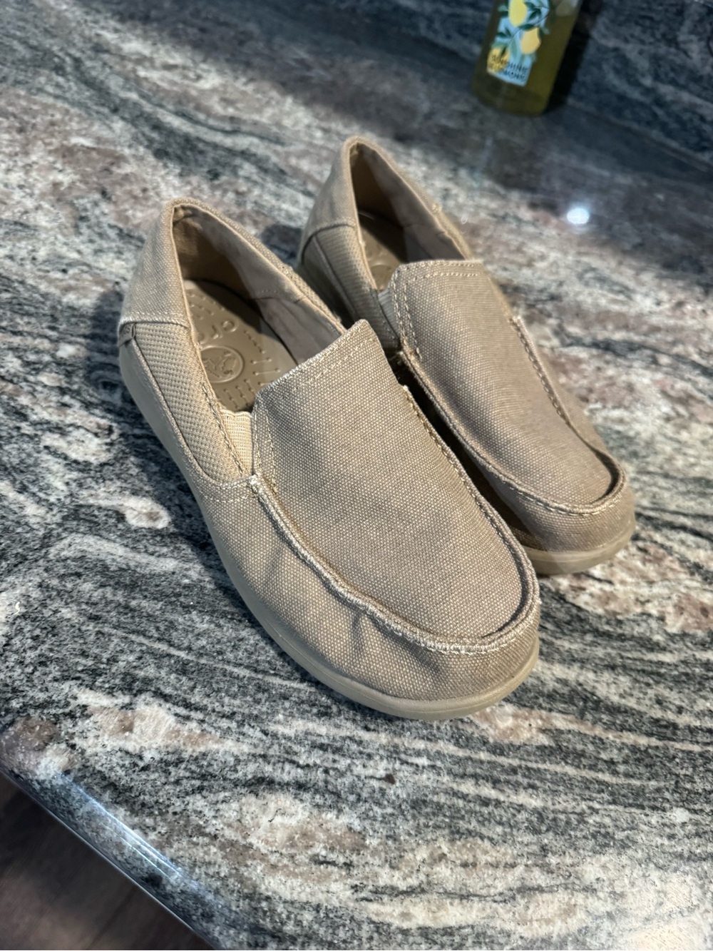 Crocs kids  Santa Cruz 2 Luxe Loafer Size Jrs. 4